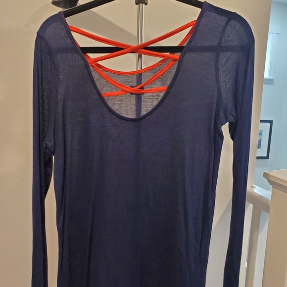 Color Thread, Top - Picture 2 of 2